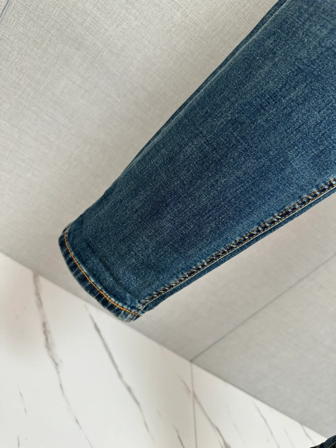 Available at the LP official website counter at the same time, the original is a very stylish pair of jeans, customized with original washed denim fabric, unique design, top-notch printing technology letter pattern logo, original hardware accessories decoration, an extremely outstanding pair of jeans, the materials and craftsmanship are extremely luxurious and exquisite, extremely high-grade, handsome and stylish upper body, recommended 👍, Sizes: 29-38